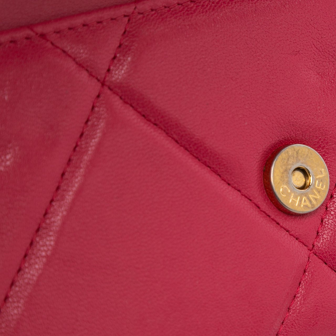 Chanel Quilted Lambskin 19 Wallet on Chain Roze