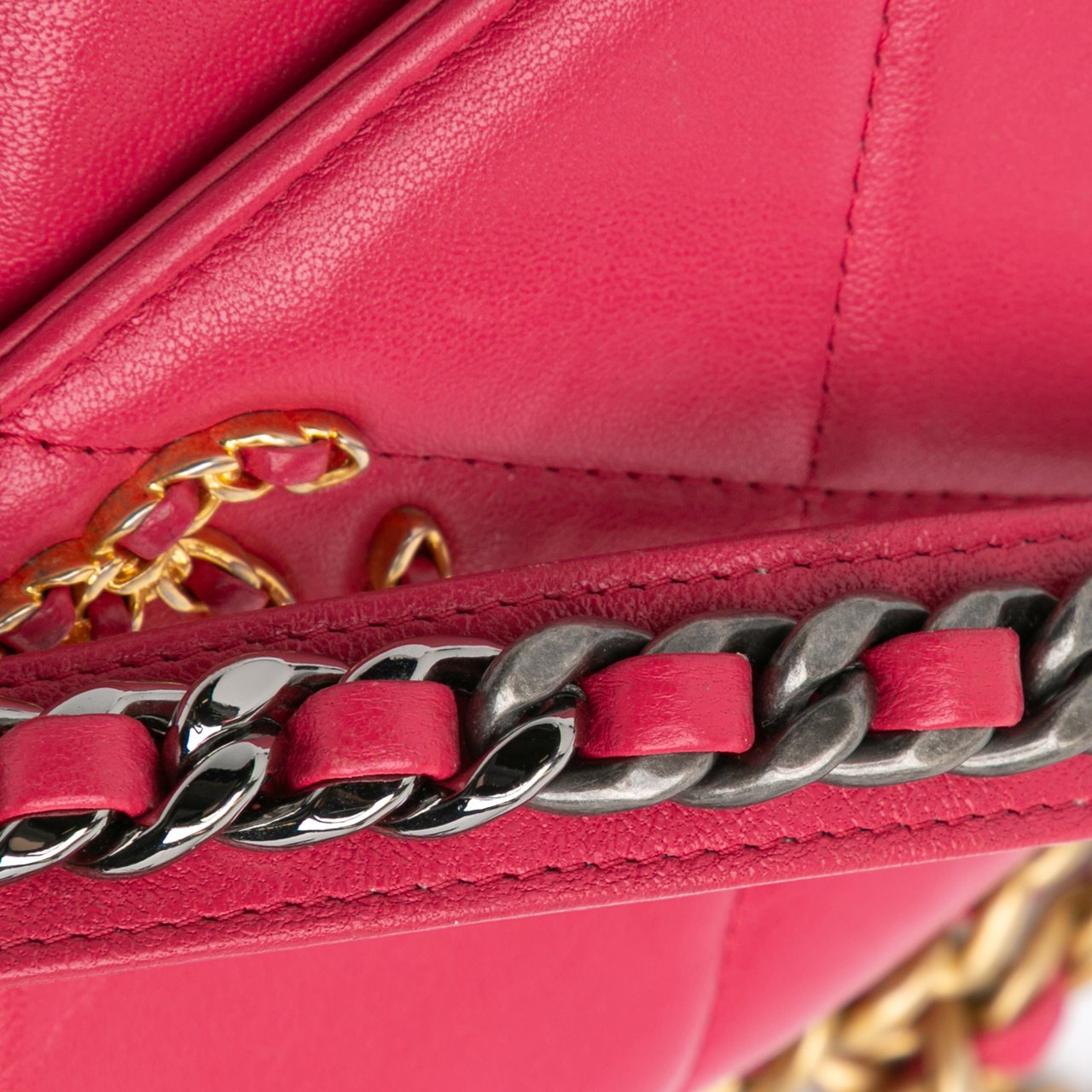 Chanel Quilted Lambskin 19 Wallet on Chain Roze