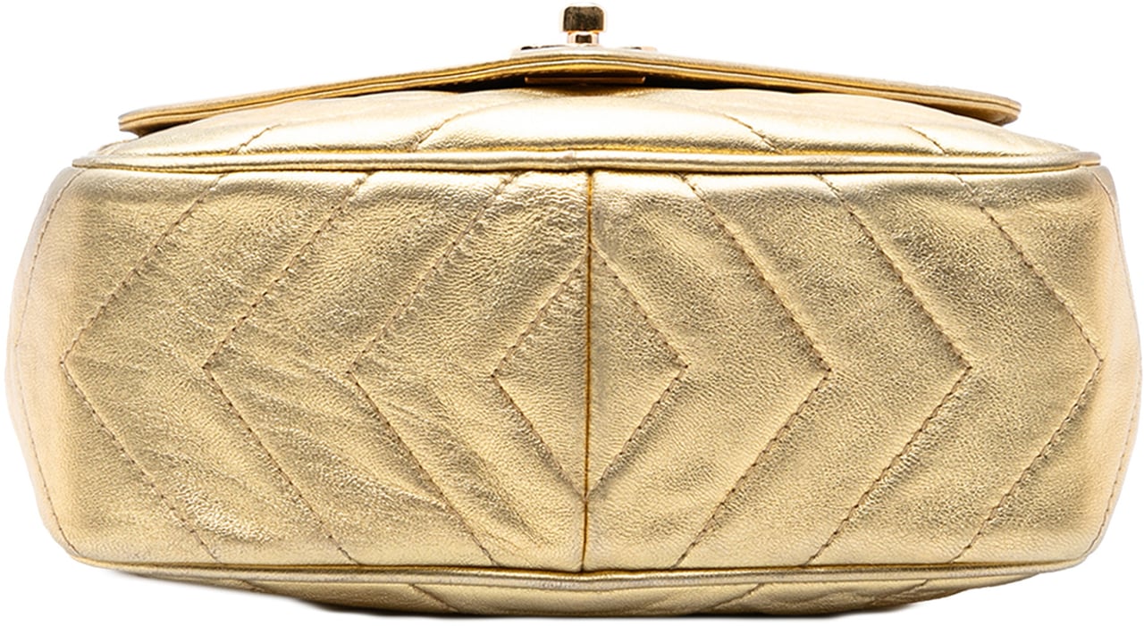 Chanel Chevron Metallic Lambskin Tassel Chain Camera Bag Goud