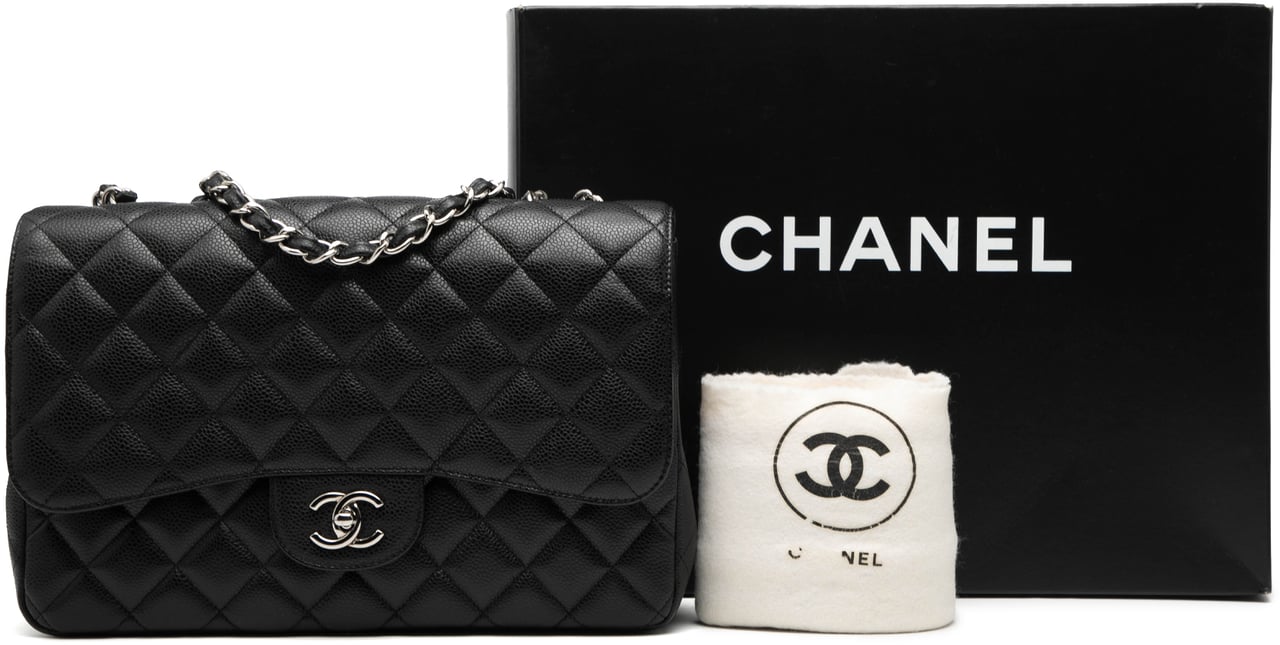 Chanel Jumbo Classic Caviar Double Flap Zwart
