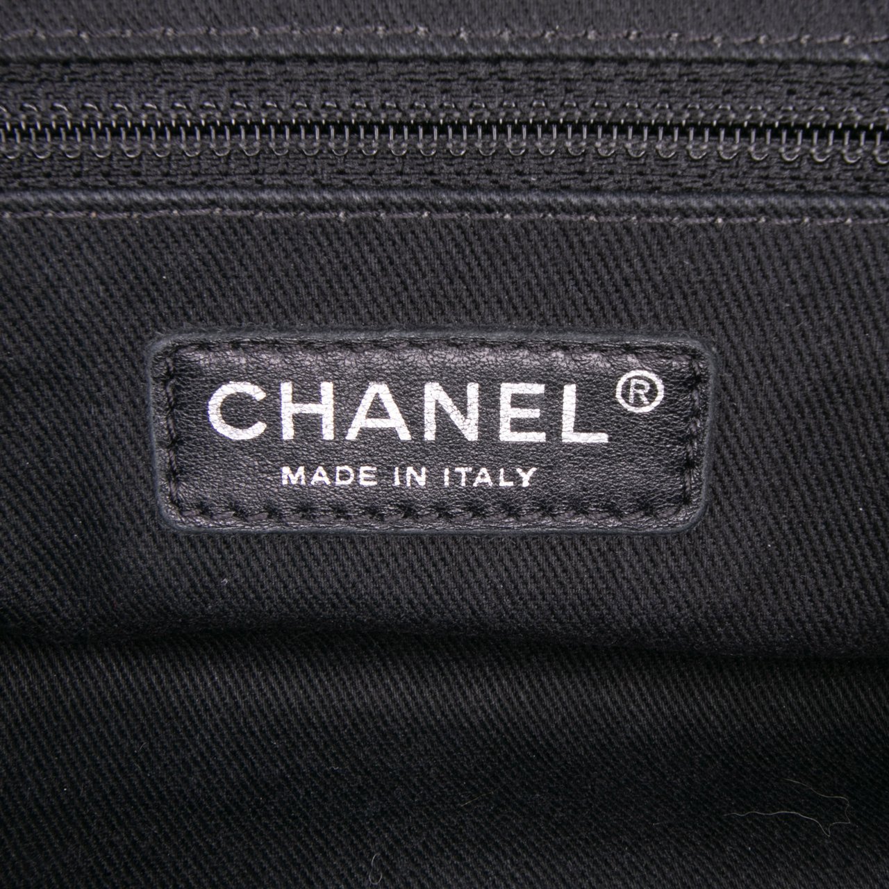 Chanel Medium Quilted Caviar Easy Flap Rood
