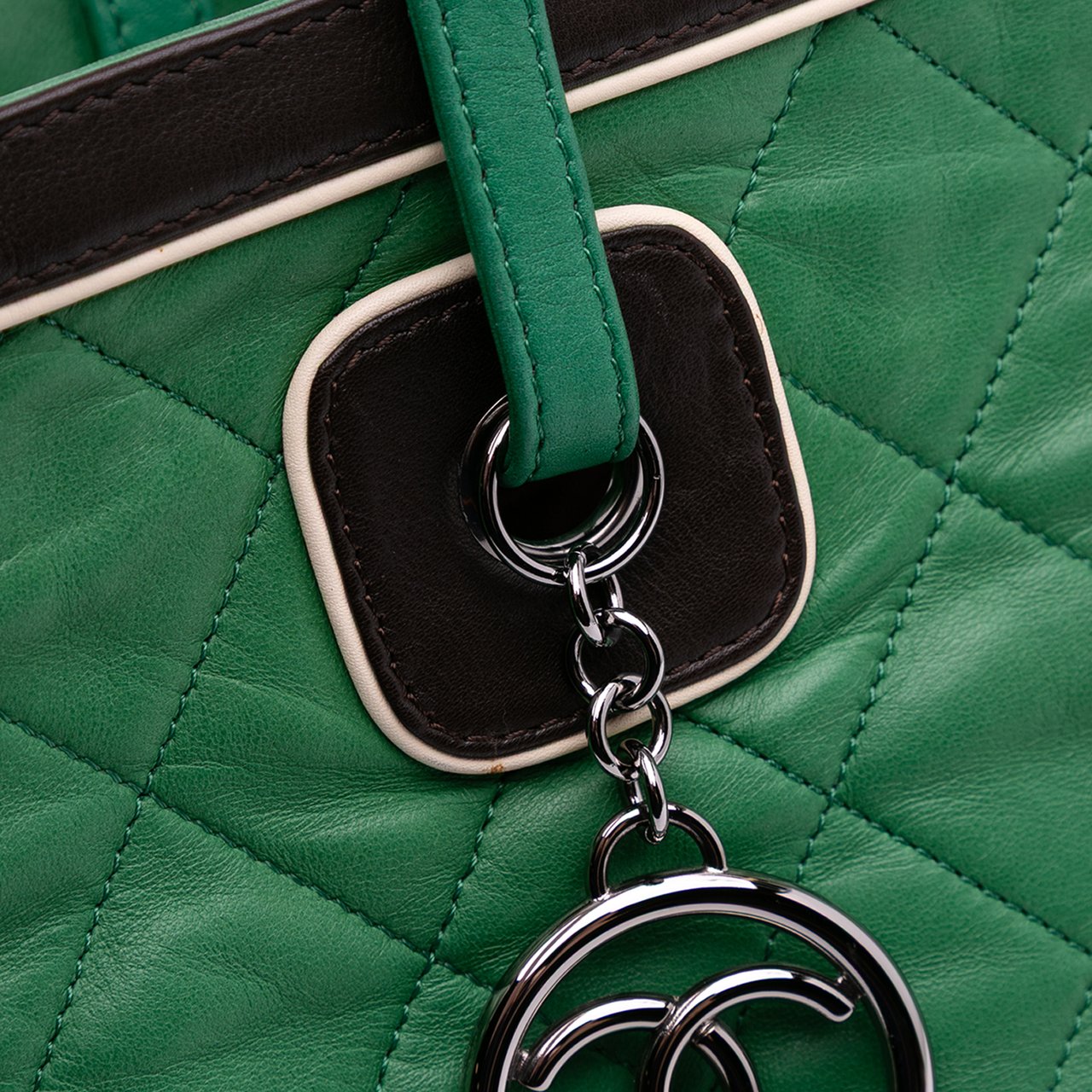 Chanel Large Quilted Lambskin Country Club Tote Groen