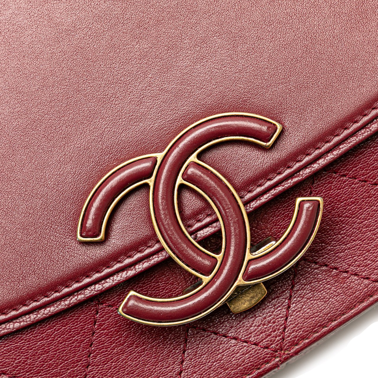 Chanel Medium Calfskin Coco Curve Flap Rood