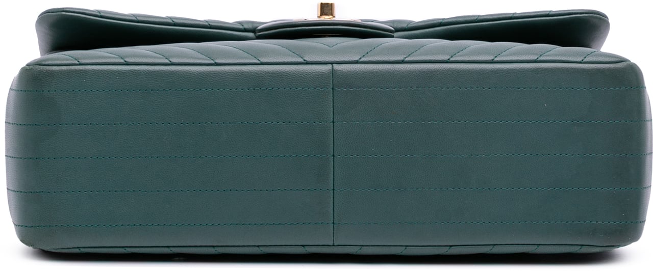 Chanel Jumbo Classic Chevron Lambskin Double Flap Groen