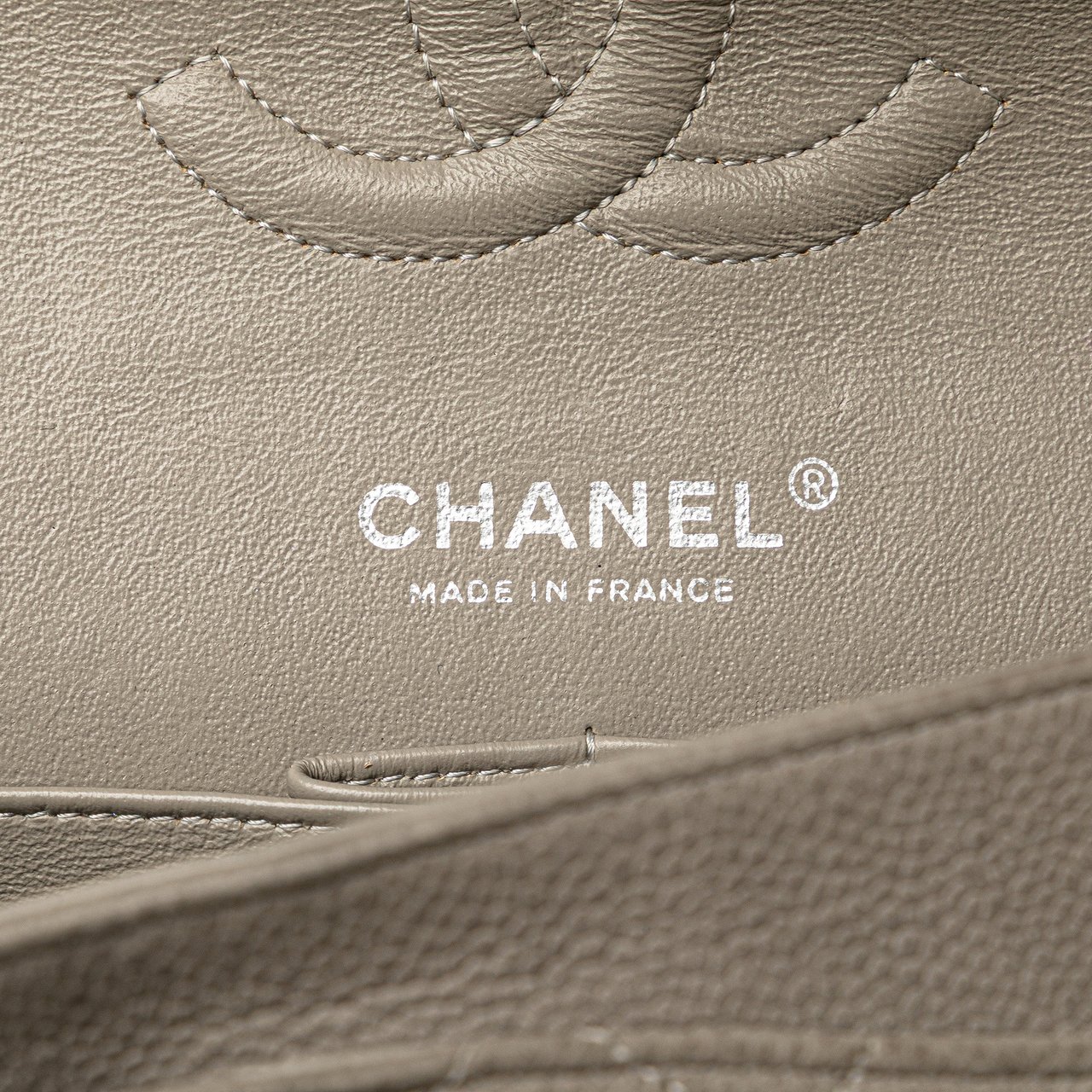 Chanel Medium Classic Caviar Double Flap Grijs
