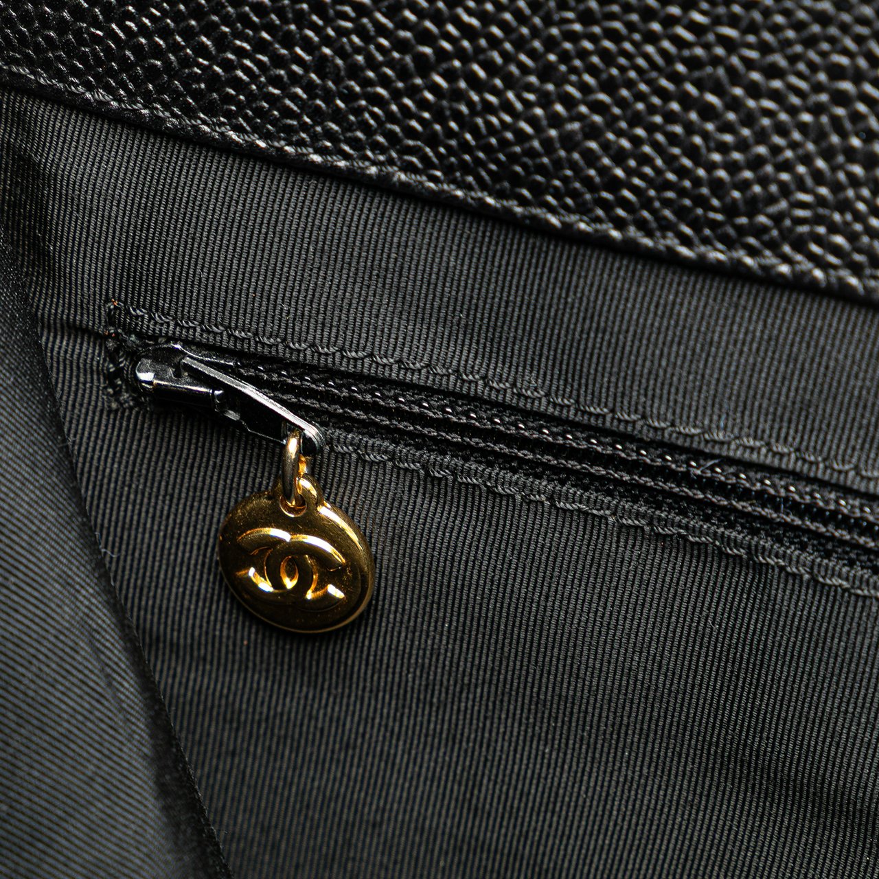 Chanel CC Caviar Leather Tote Zwart