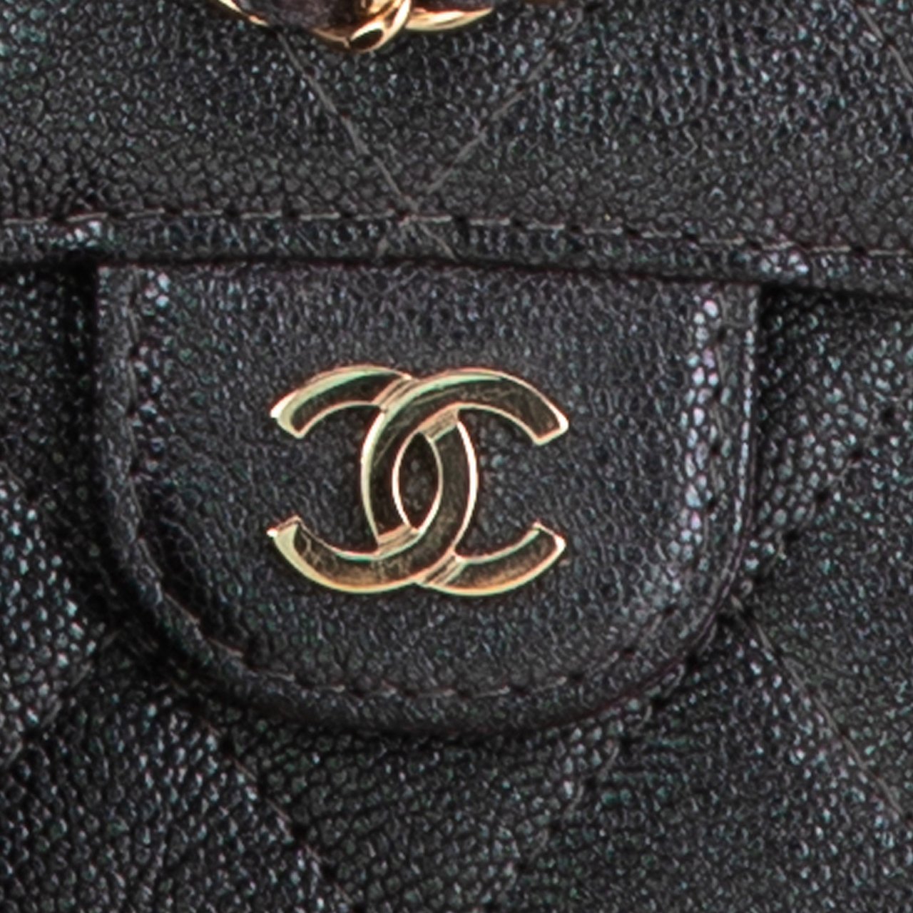 Chanel Small Iridescent Caviar Single Flap Zwart