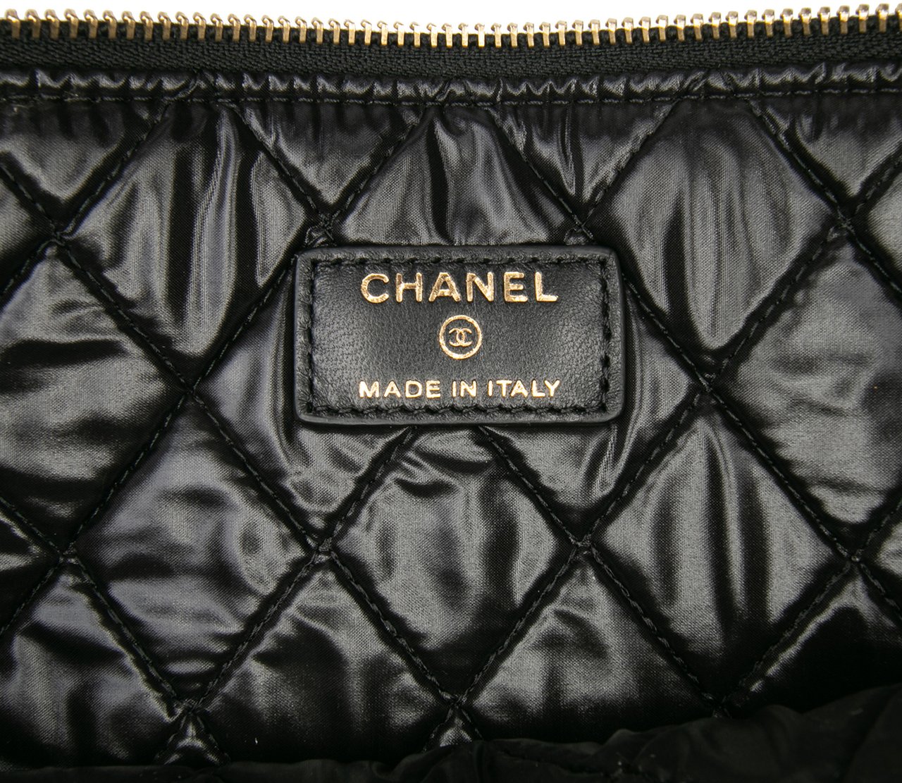 Chanel Large Quilted Lambskin Camellia O Case Clutch Zwart