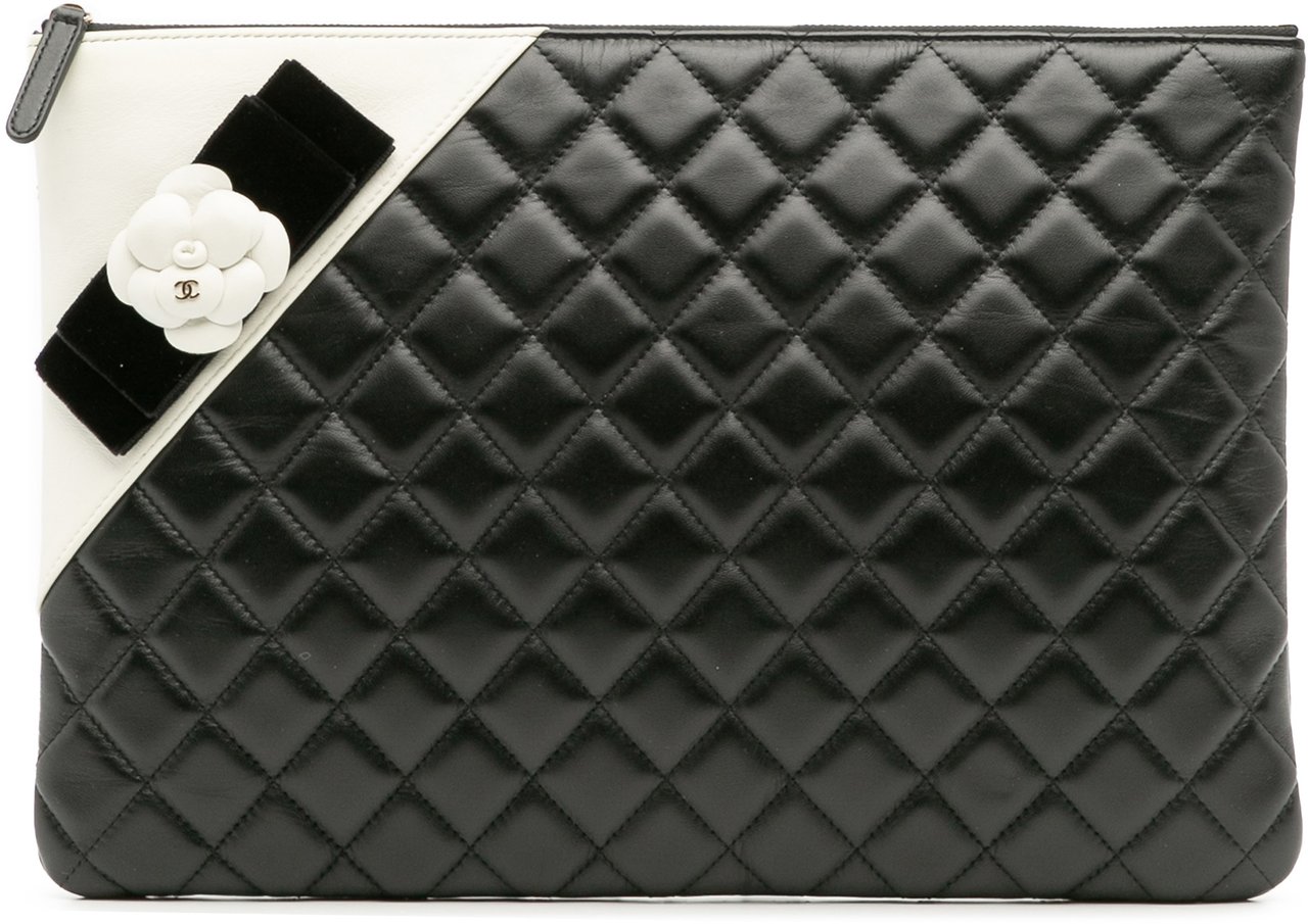 Chanel Large Quilted Lambskin Camellia O Case Clutch Zwart