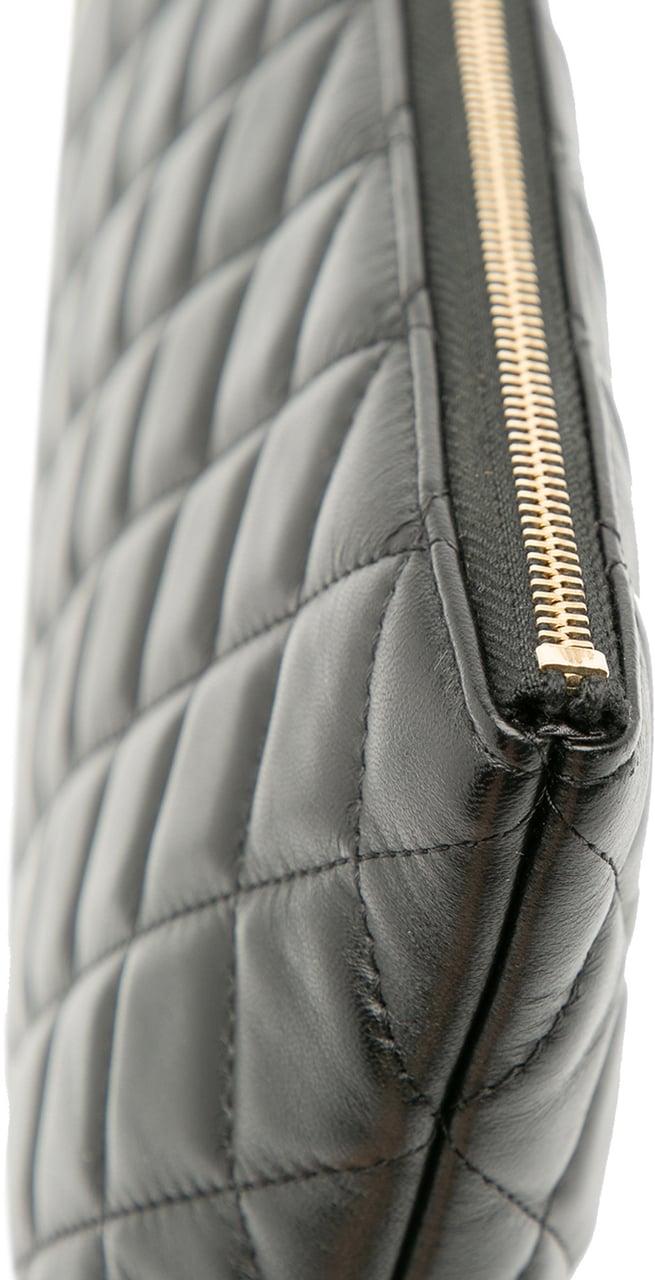 Chanel Large Quilted Lambskin Camellia O Case Clutch Zwart