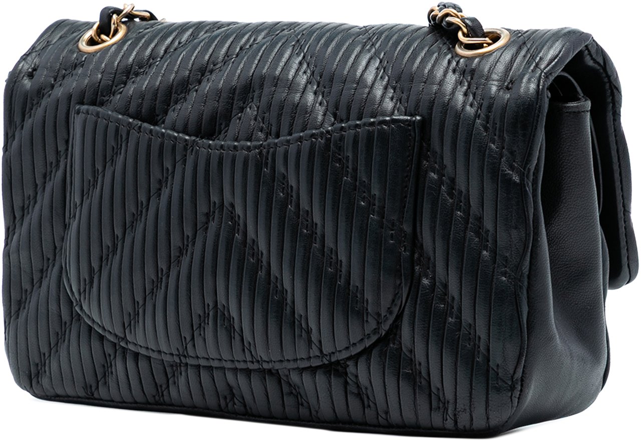 Chanel Medium Classic Chevron Calfskin Pleated Double Flap Zwart