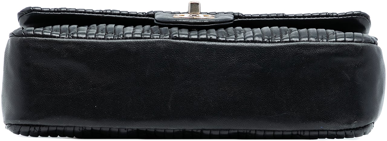 Chanel Medium Classic Chevron Calfskin Pleated Double Flap Zwart