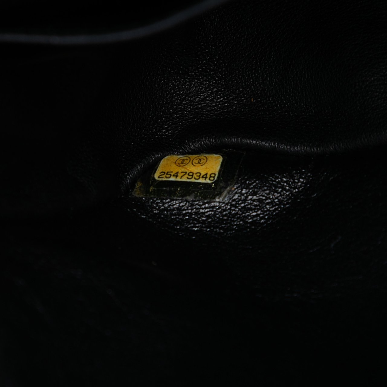 Chanel Medium Classic Chevron Calfskin Pleated Double Flap Zwart