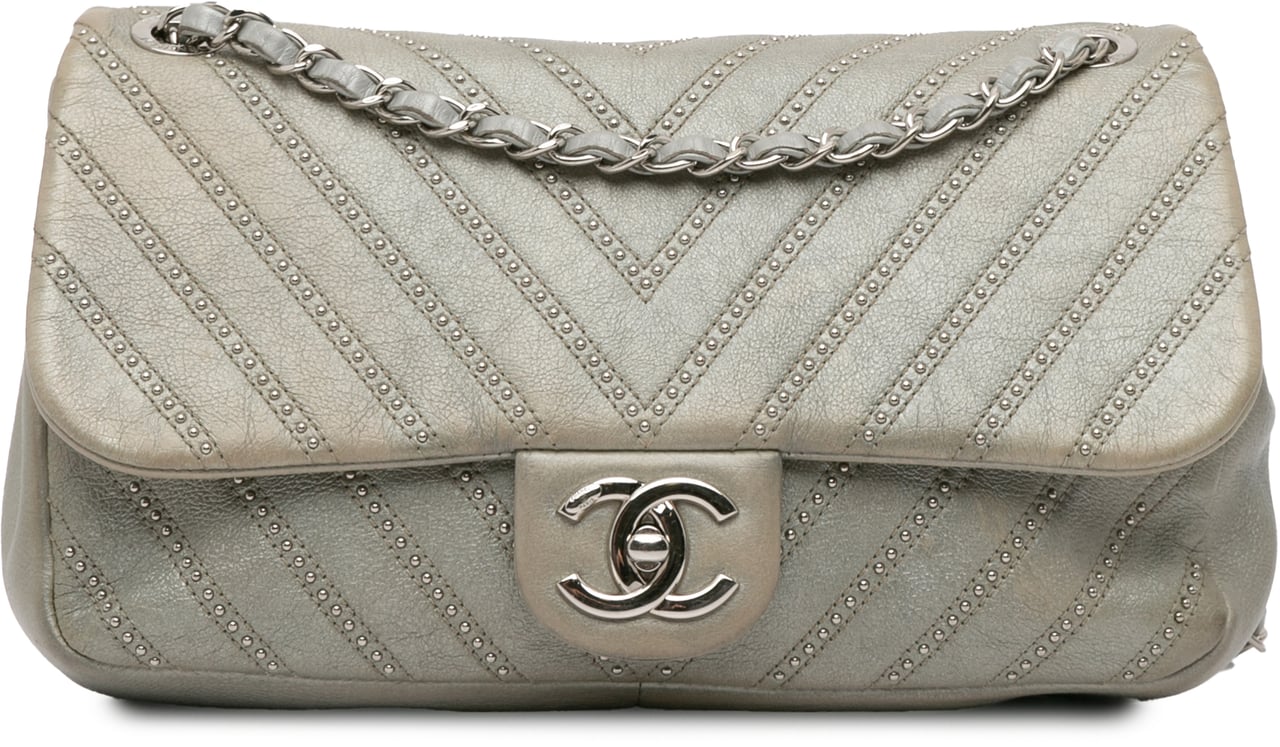 Chanel Medium Chevron Calfskin Stud Wars Flap Zilver