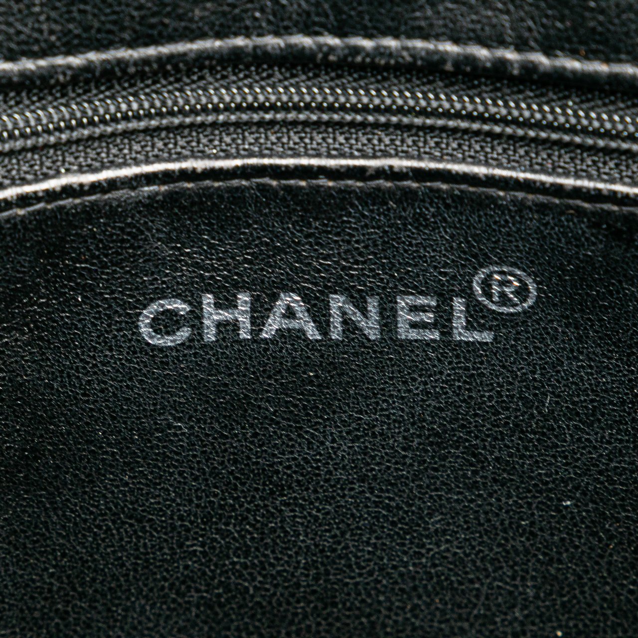 Chanel Caviar Medallion Tote Zwart