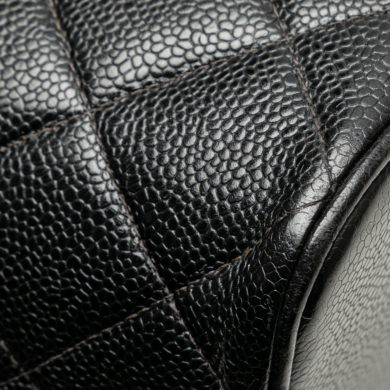 Chanel Caviar Medallion Tote Zwart