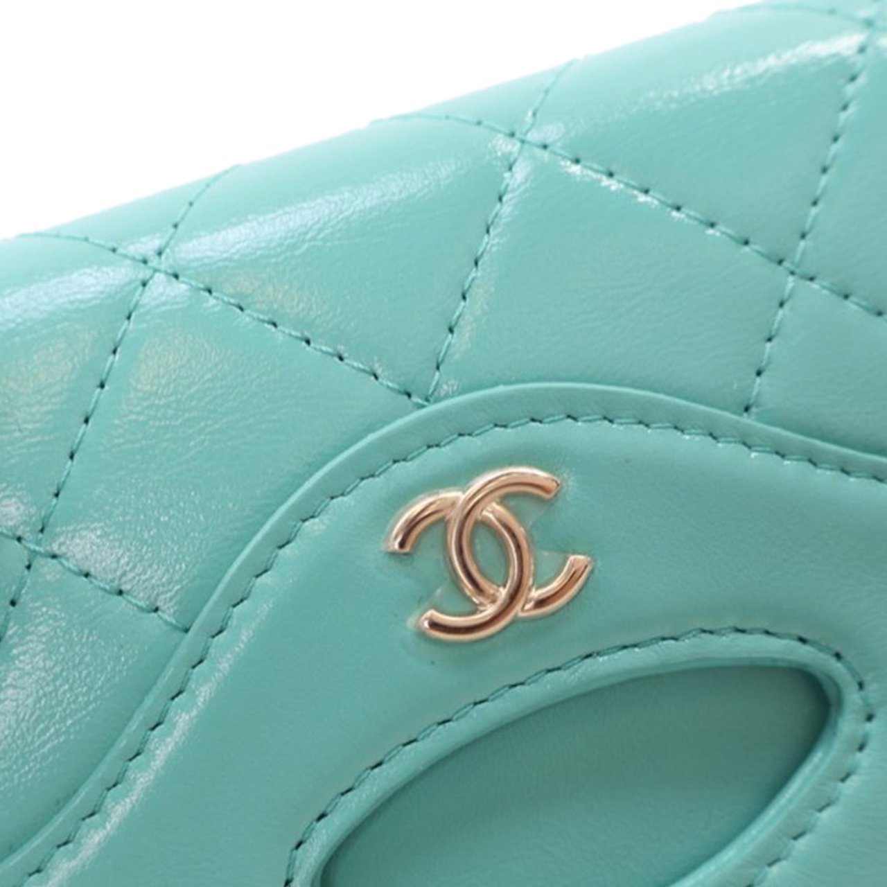 Chanel CC Quilted Calfskin Flap Card Holder Blauw