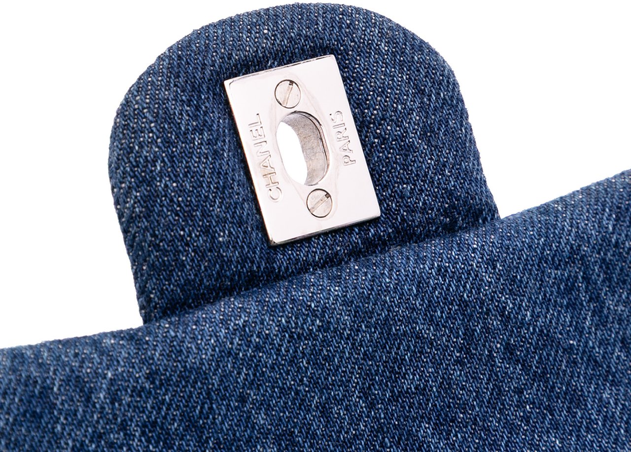 Chanel Quilted Denim Classic Single Flap Blauw
