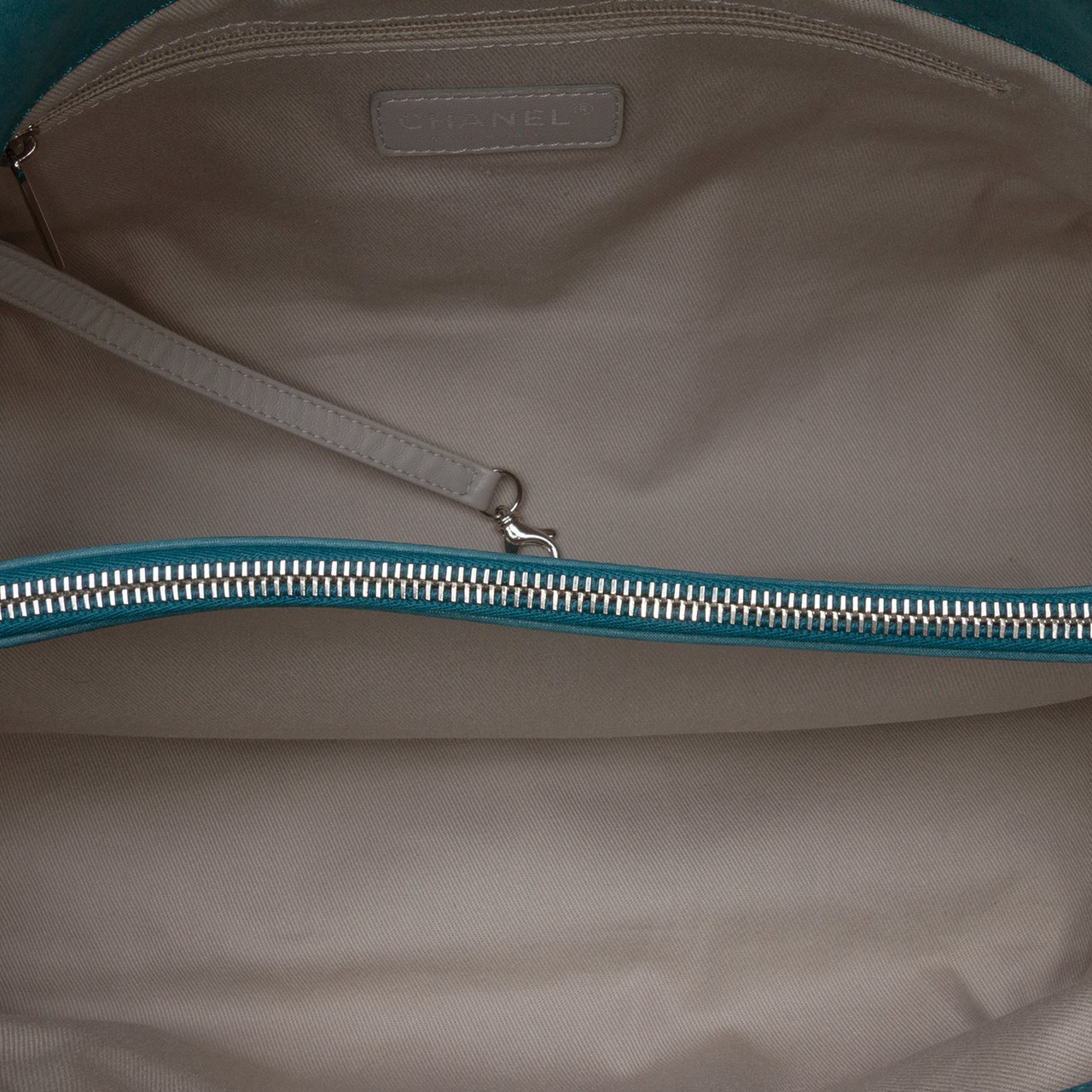 Chanel Small Iridescent Calfskin Sea Hit Tote Blauw