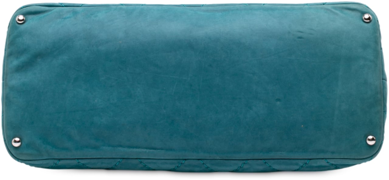 Chanel Small Iridescent Calfskin Sea Hit Tote Blauw