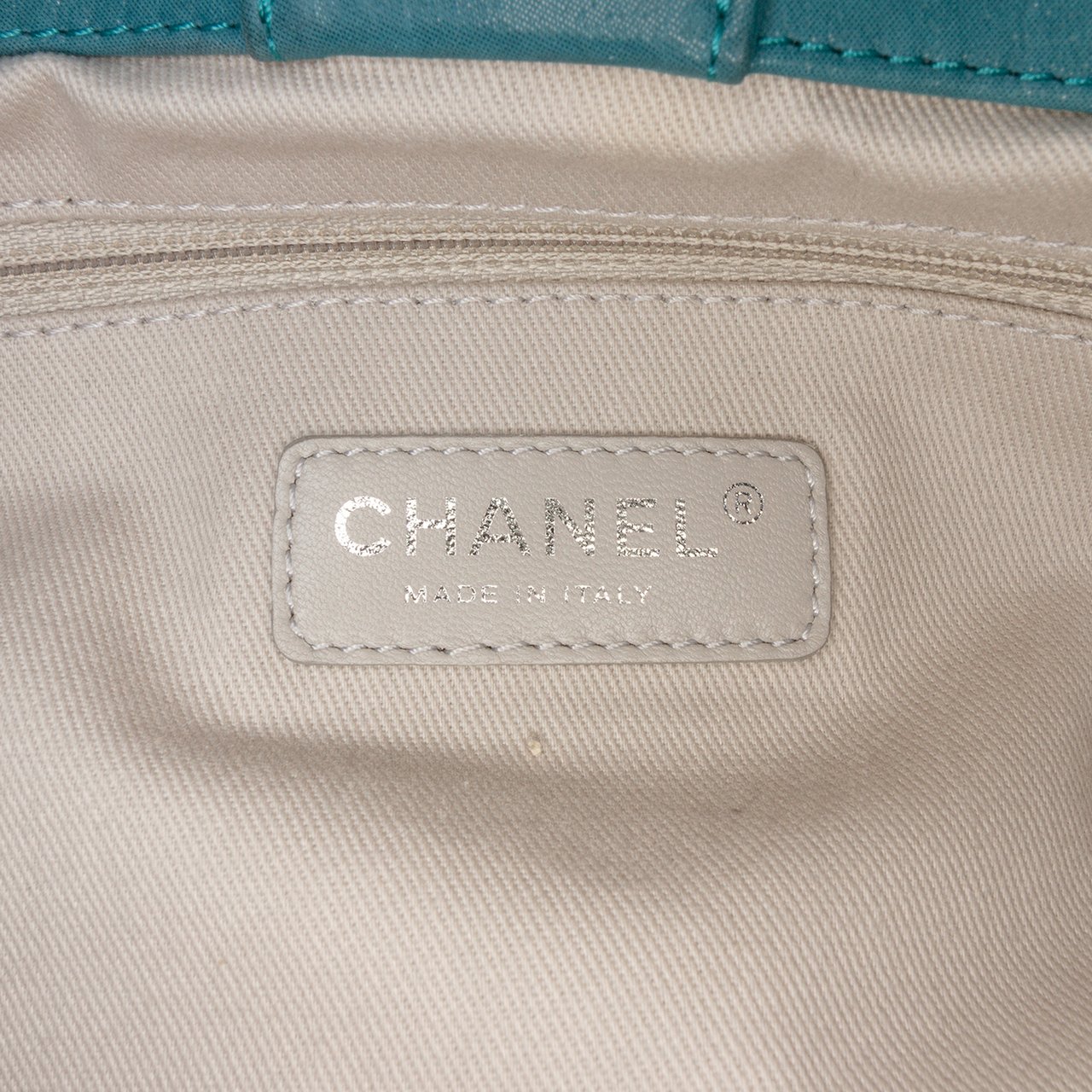 Chanel Small Iridescent Calfskin Sea Hit Tote Blauw