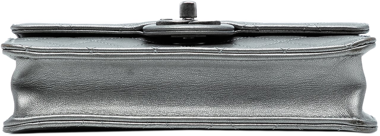 Chanel Medium Quilted Metallic Goatskin Chic Pearls Flap Zilver