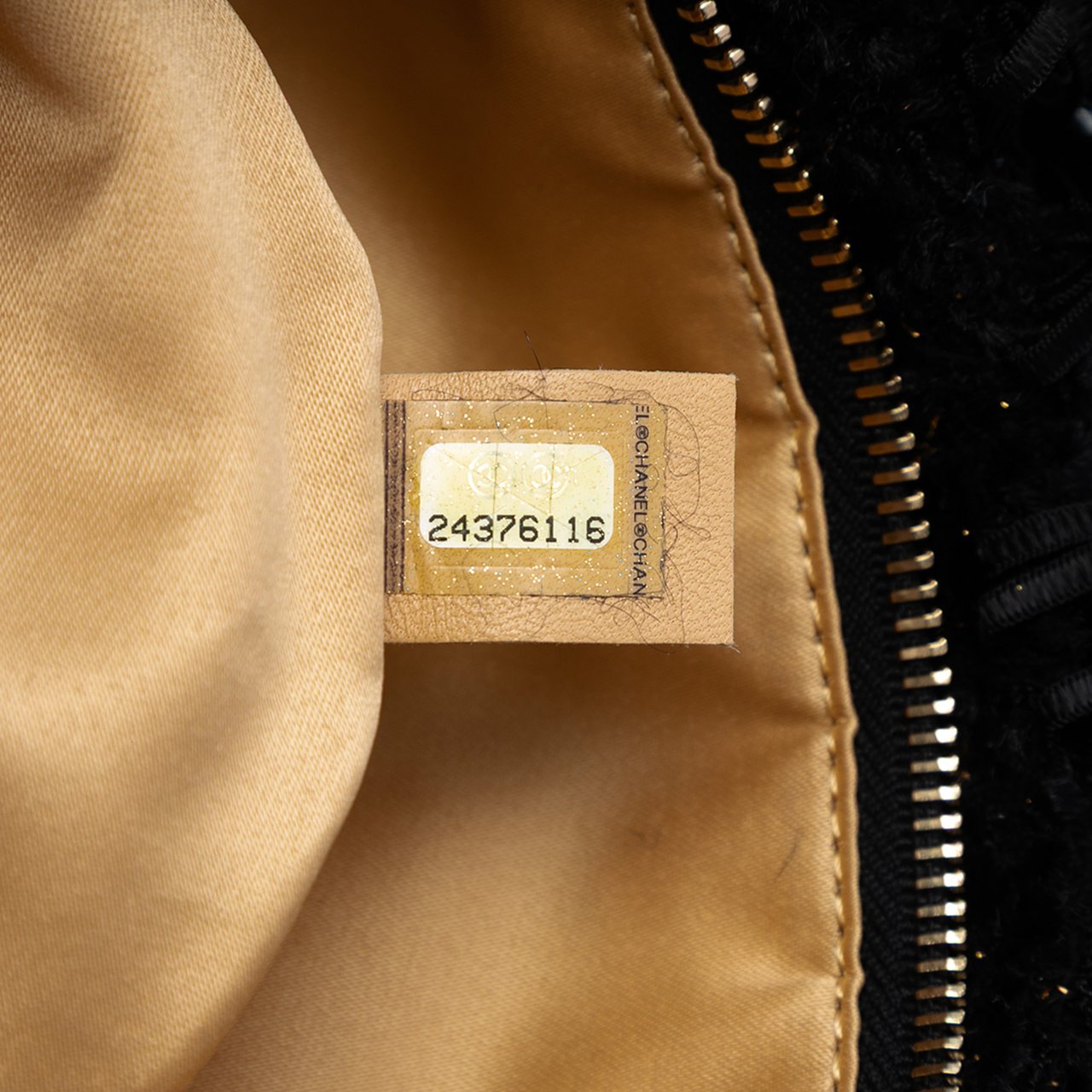 Chanel Paris Cosmopolite Tweed Fringe Clutch Zwart