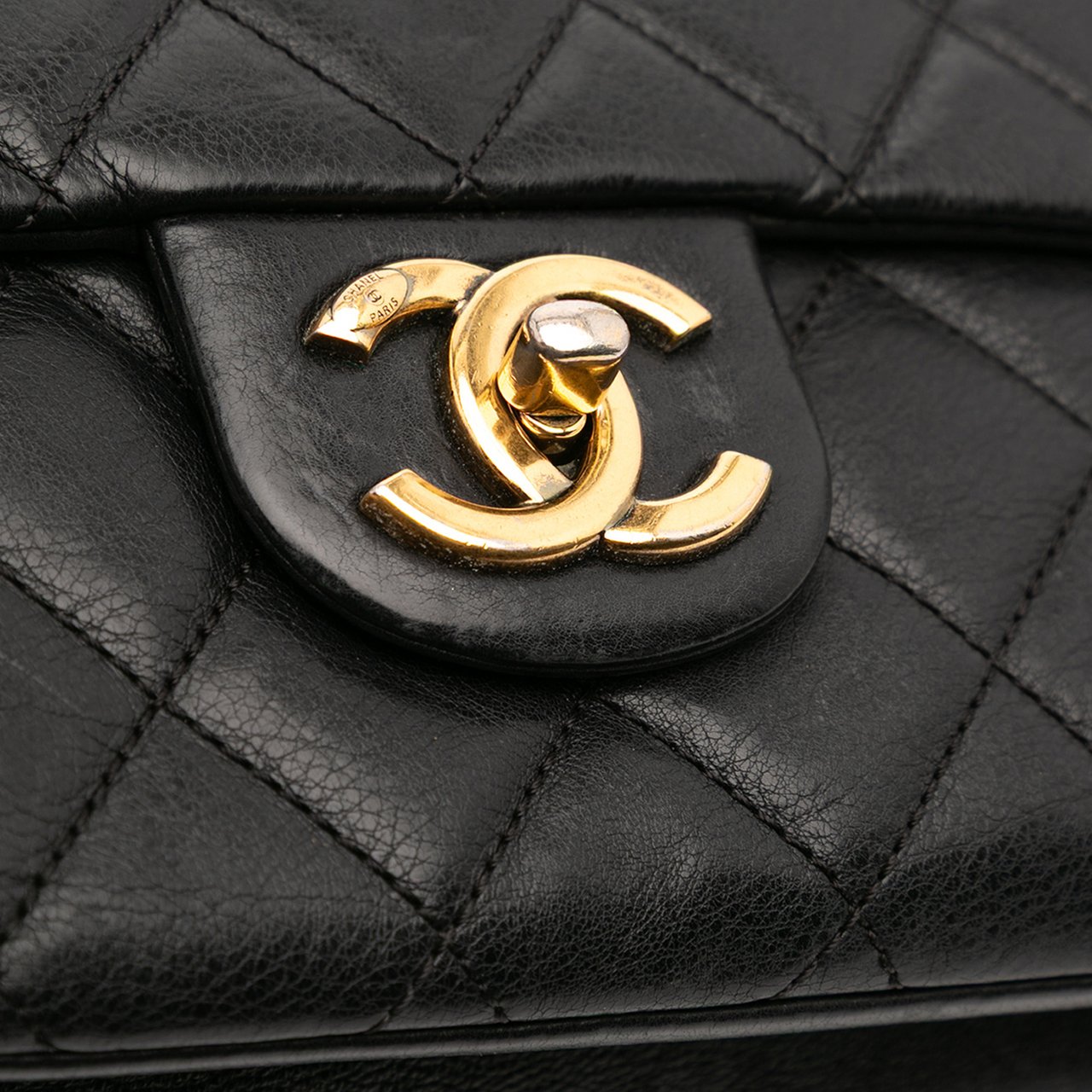 Chanel Quilted Calfskin CC Crown Flap Zwart
