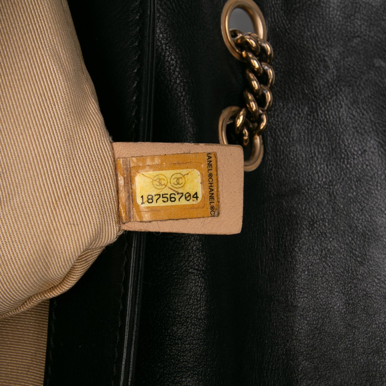 Chanel Quilted Calfskin CC Crown Flap Zwart