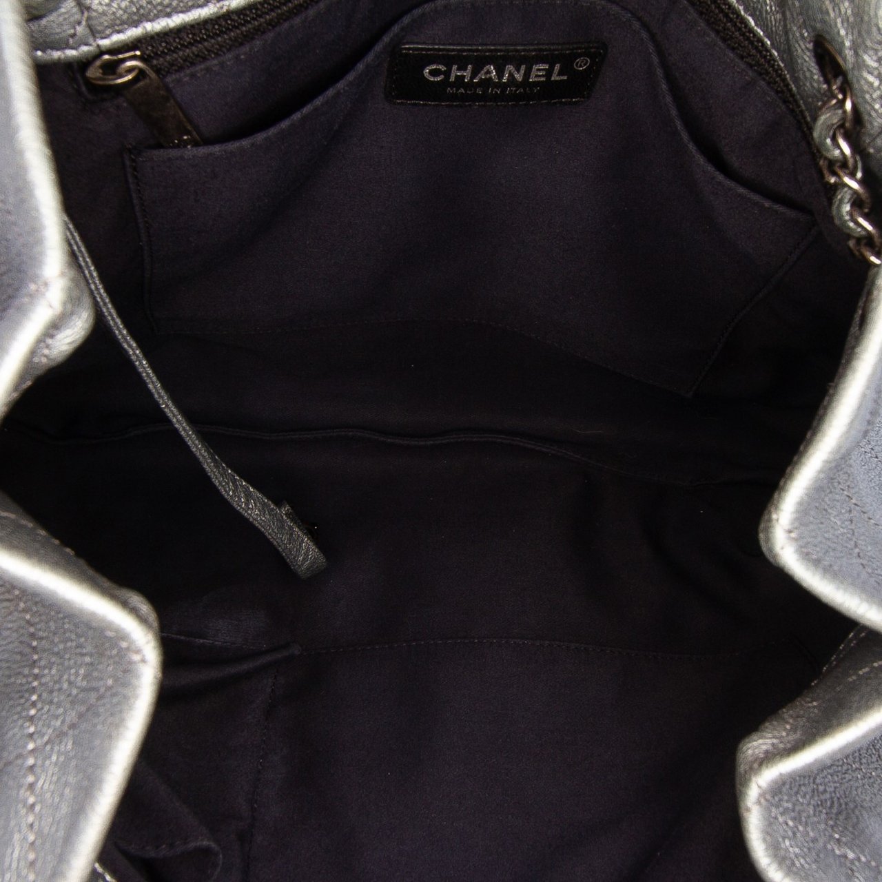 Chanel Metallic Quilted Calfskin Drawstring Bucket Bag Zilver