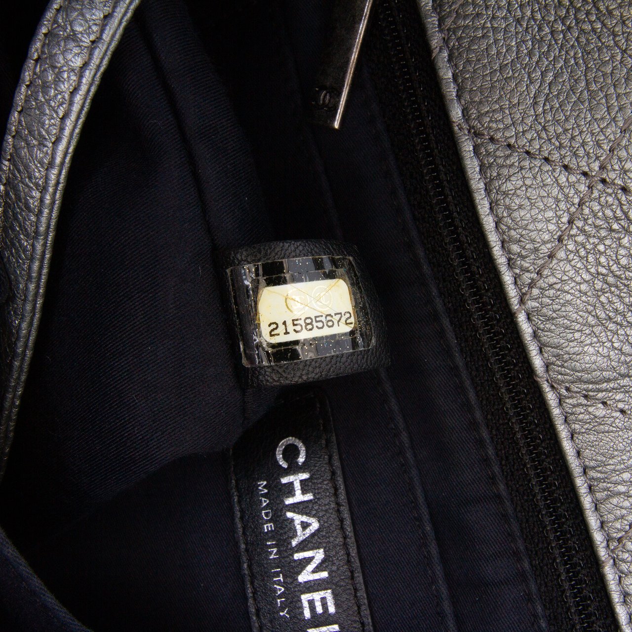 Chanel Metallic Quilted Calfskin Drawstring Bucket Bag Zilver