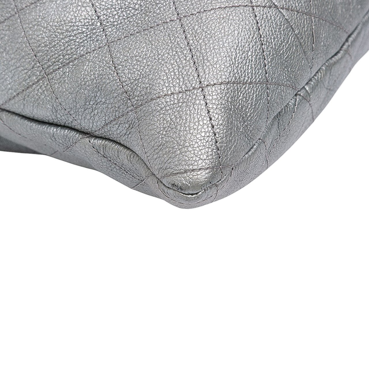Chanel Metallic Quilted Calfskin Drawstring Bucket Bag Zilver