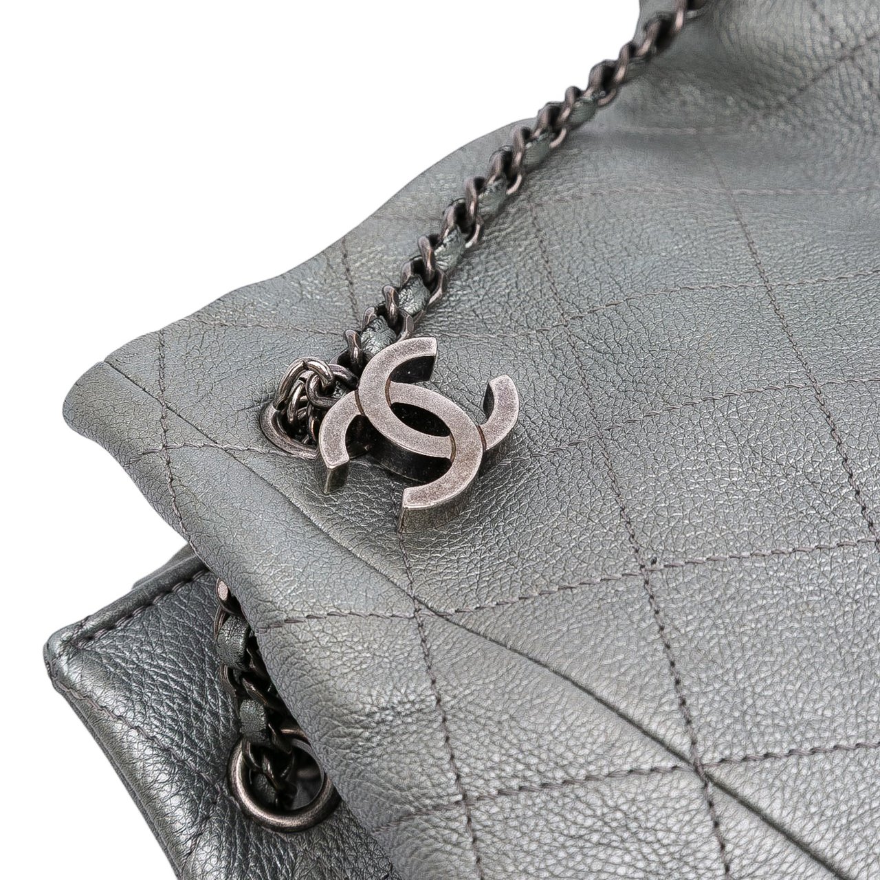 Chanel Metallic Quilted Calfskin Drawstring Bucket Bag Zilver