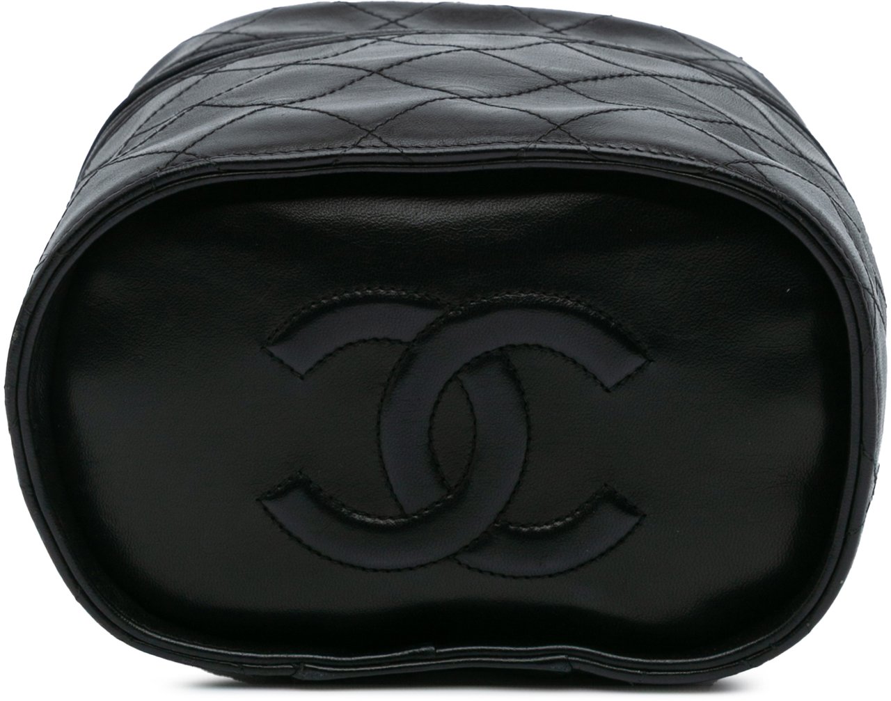 Chanel Quilted Lambskin Tassel Vanity Case with Chain Zwart