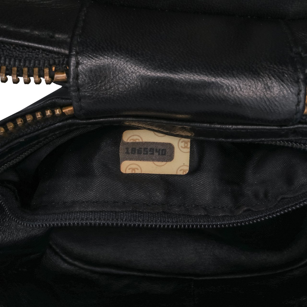 Chanel Quilted Lambskin Tassel Vanity Case with Chain Zwart