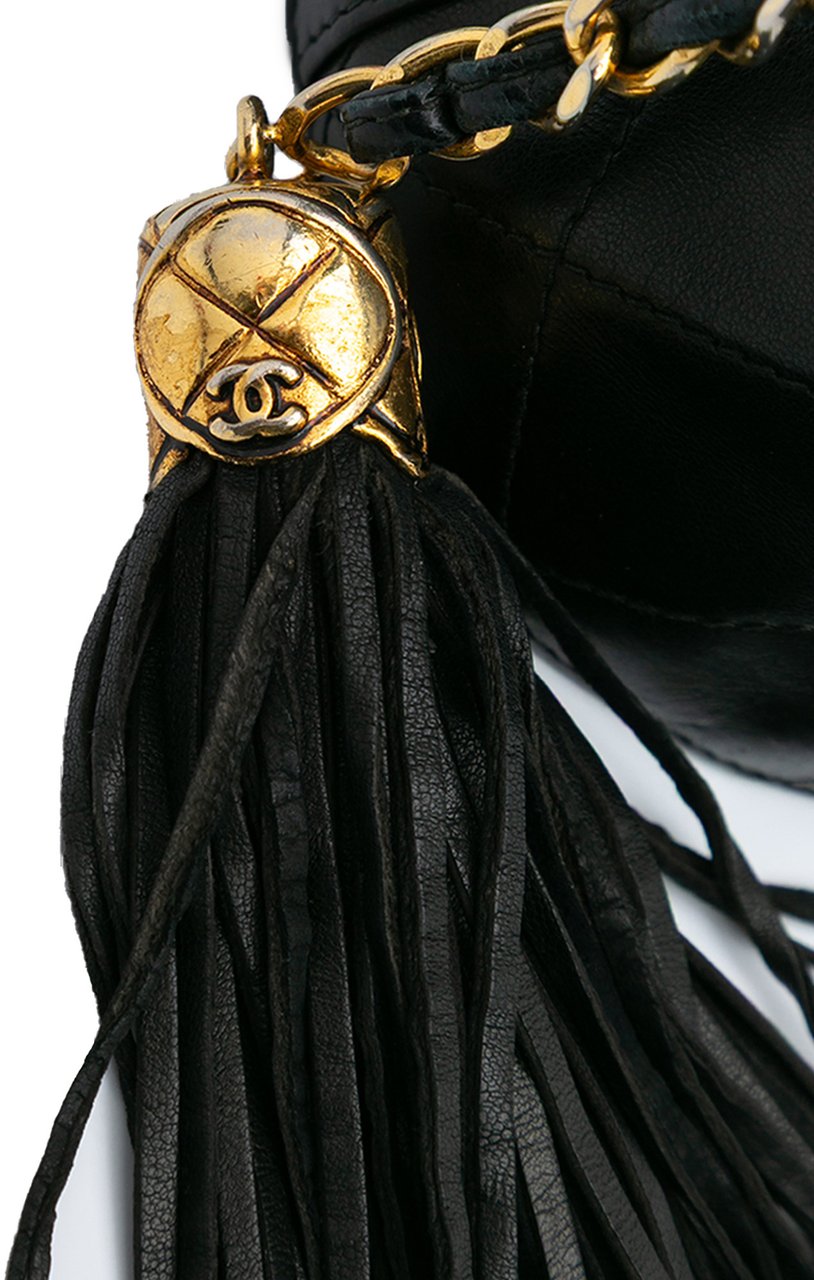 Chanel Quilted Lambskin Tassel Vanity Case with Chain Zwart