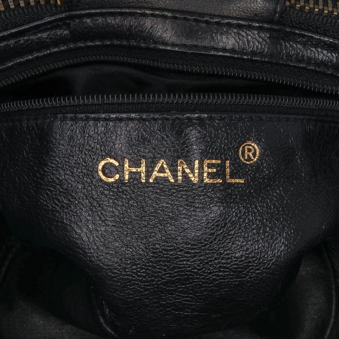 Chanel Quilted Lambskin Tassel Vanity Case with Chain Zwart
