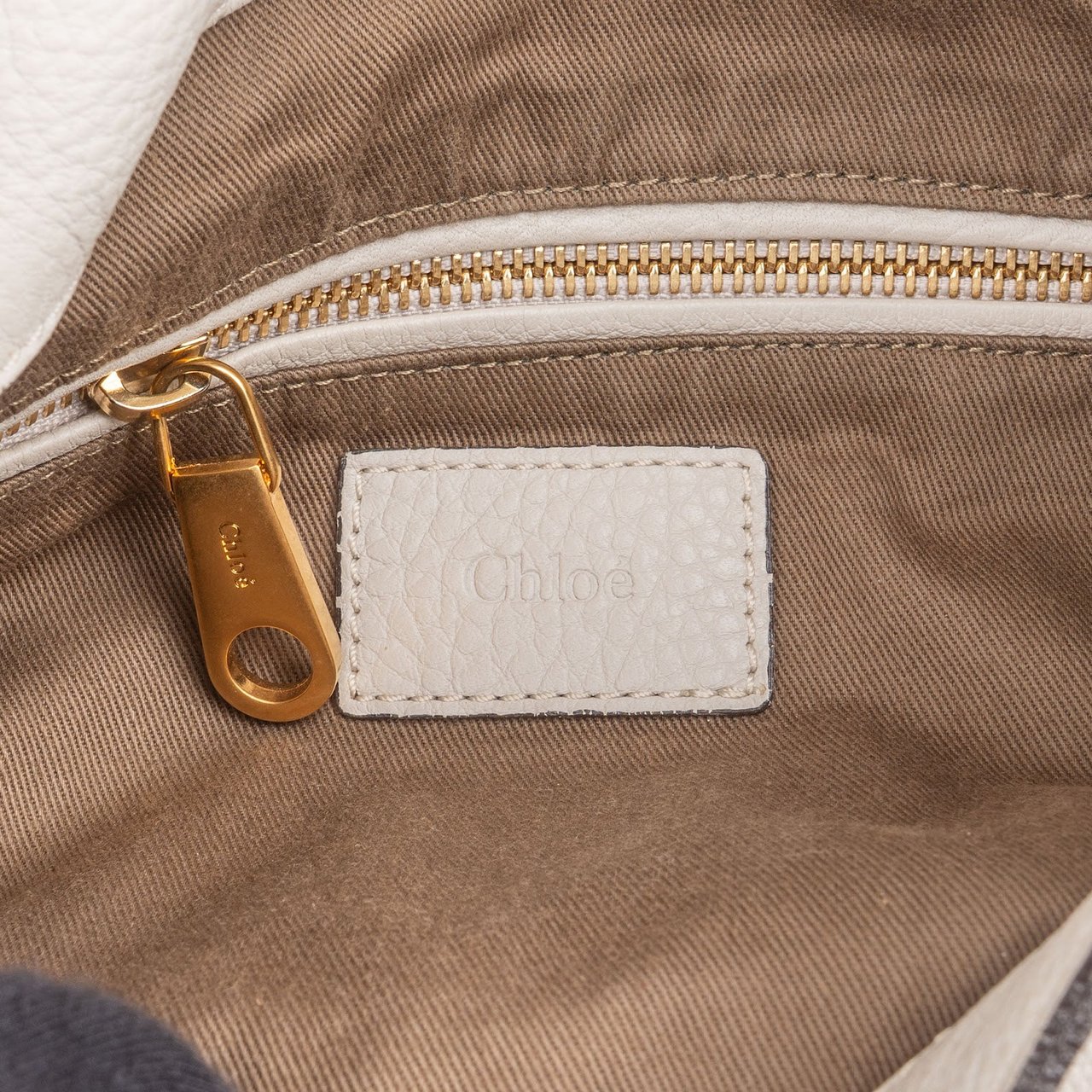 Chloé Chloé Grained Leather Zip Marcie Crossbody Bag Lichtgrijs
