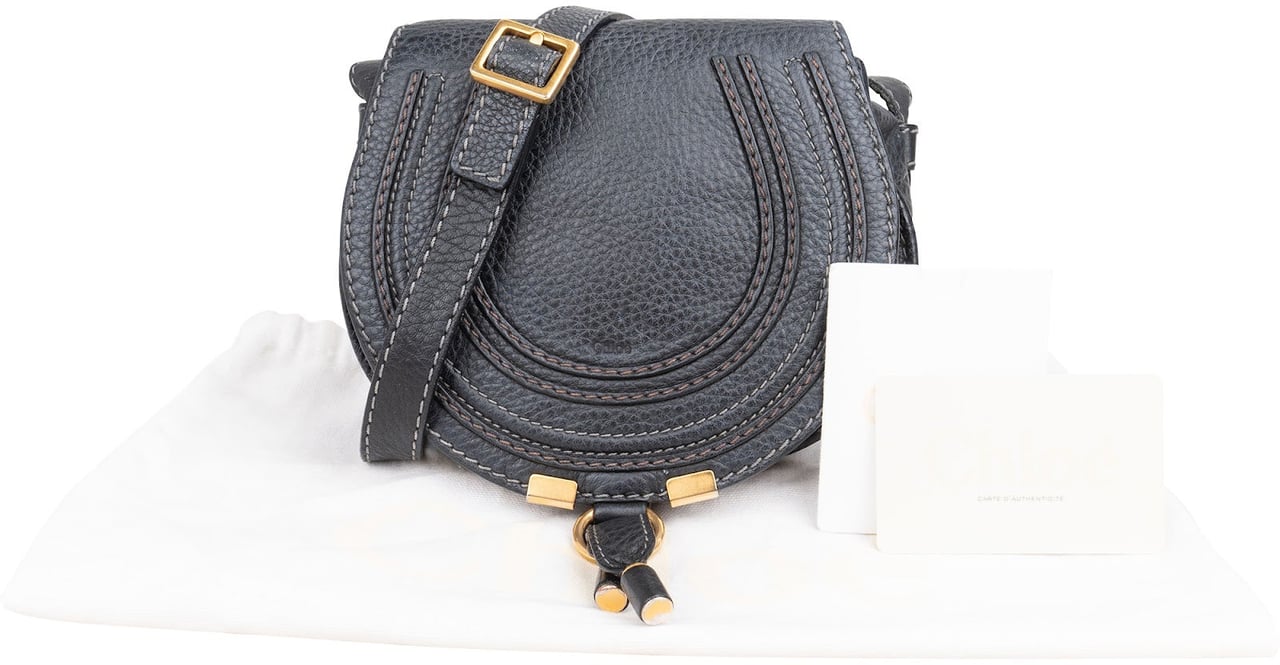 Chloé Chloé Grained Calfskin Marcie Small Saddle Crossbody Bag Zwart