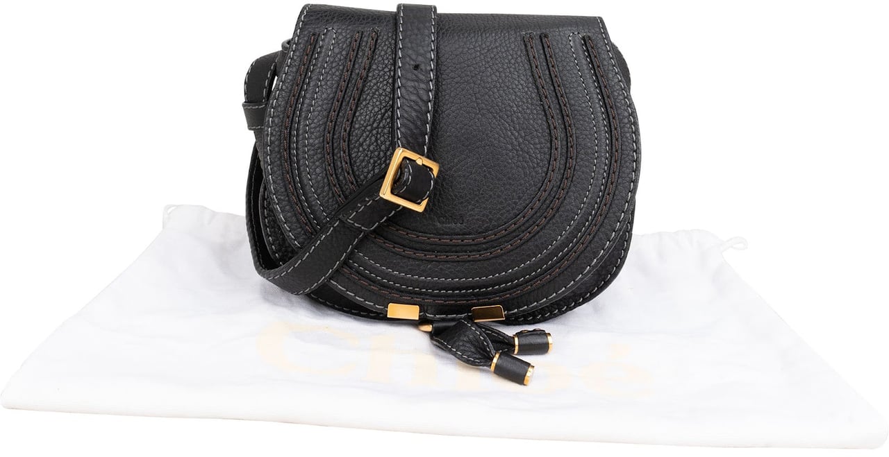 Chloé Grained Calfskin Small Marcie Saddle Crossbody Bag Zwart