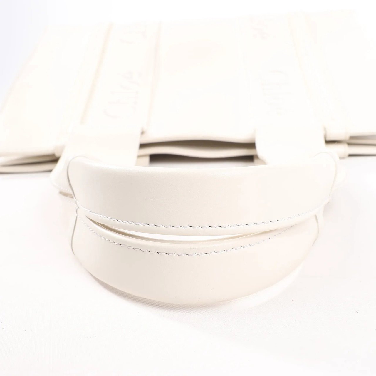 Chloé Chloé Woody Medium Leather Handbag in White Wit