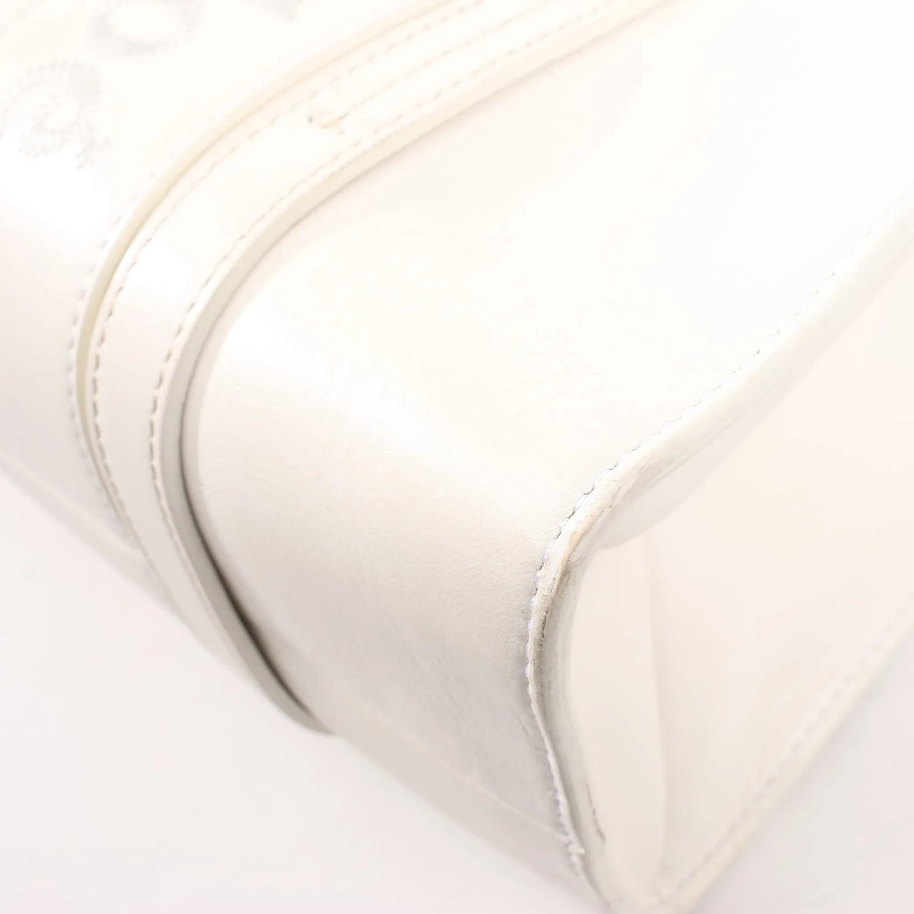 Chloé Chloé Woody Medium Leather Handbag in White Wit