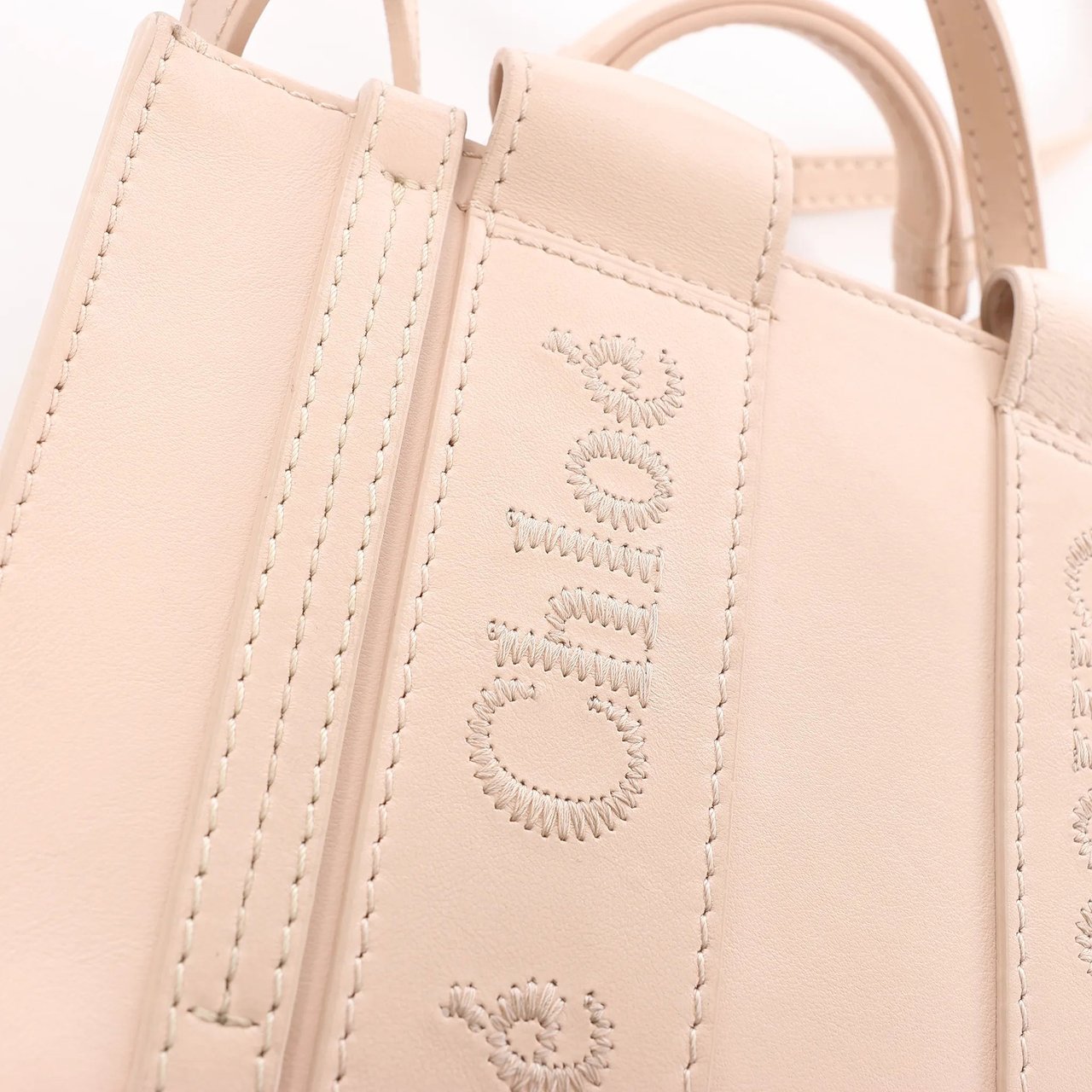 Chloé Chloé Woody Mini Leather 2Way Handbag in Pink Roze
