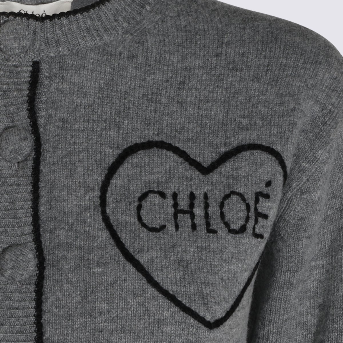 Chloé Cropped Long-Sleeved Sweater with Button-Down Front and Heart Patch Grijs