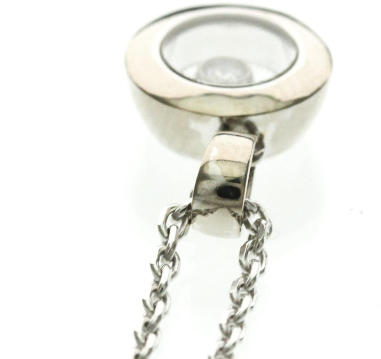 Chopard Happy Diamonds Round Pendant Necklace 18K White Gold with 1 Floating Diamond Zilver