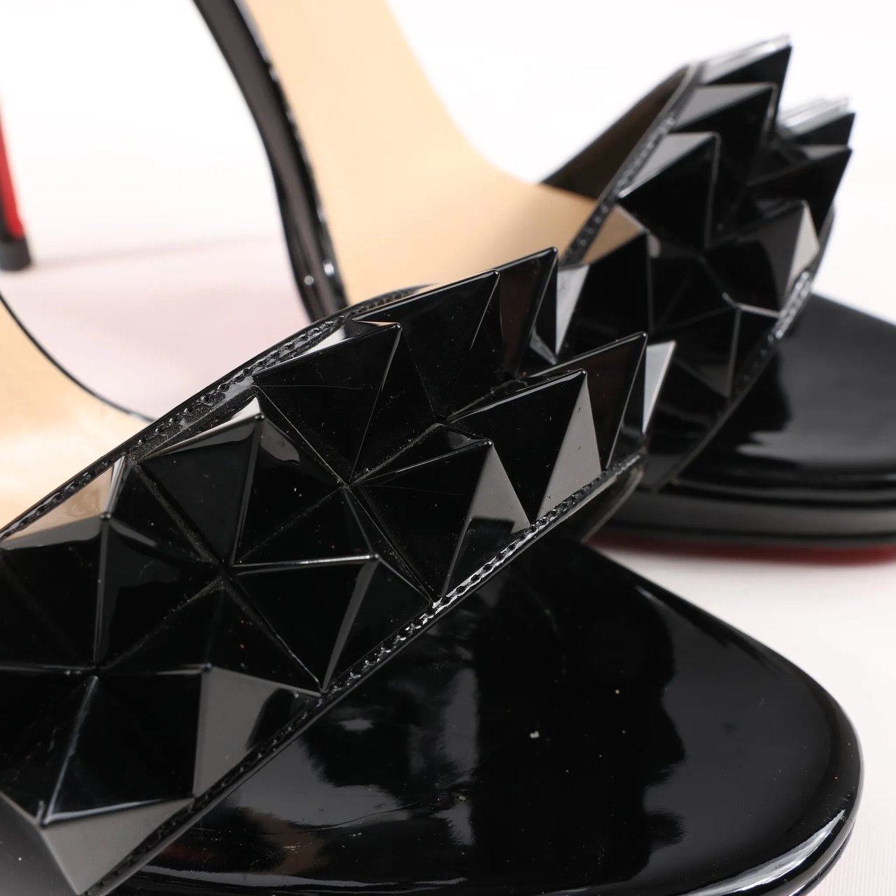 Christian Louboutin Christian Louboutin Miziggoo Spiked Patent Leather 120 Heels in Black, Size 40.5 EU Zwart