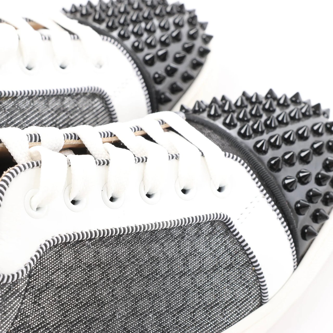 Christian Louboutin Seavaste 2 Orlato Spiked Leather Casual Sneakers in Gray, Size 41 EU Grijs