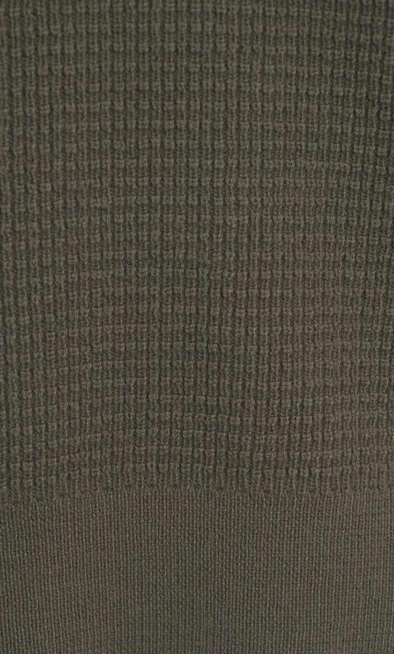 Closed Knit sweater with V-neck Groen
