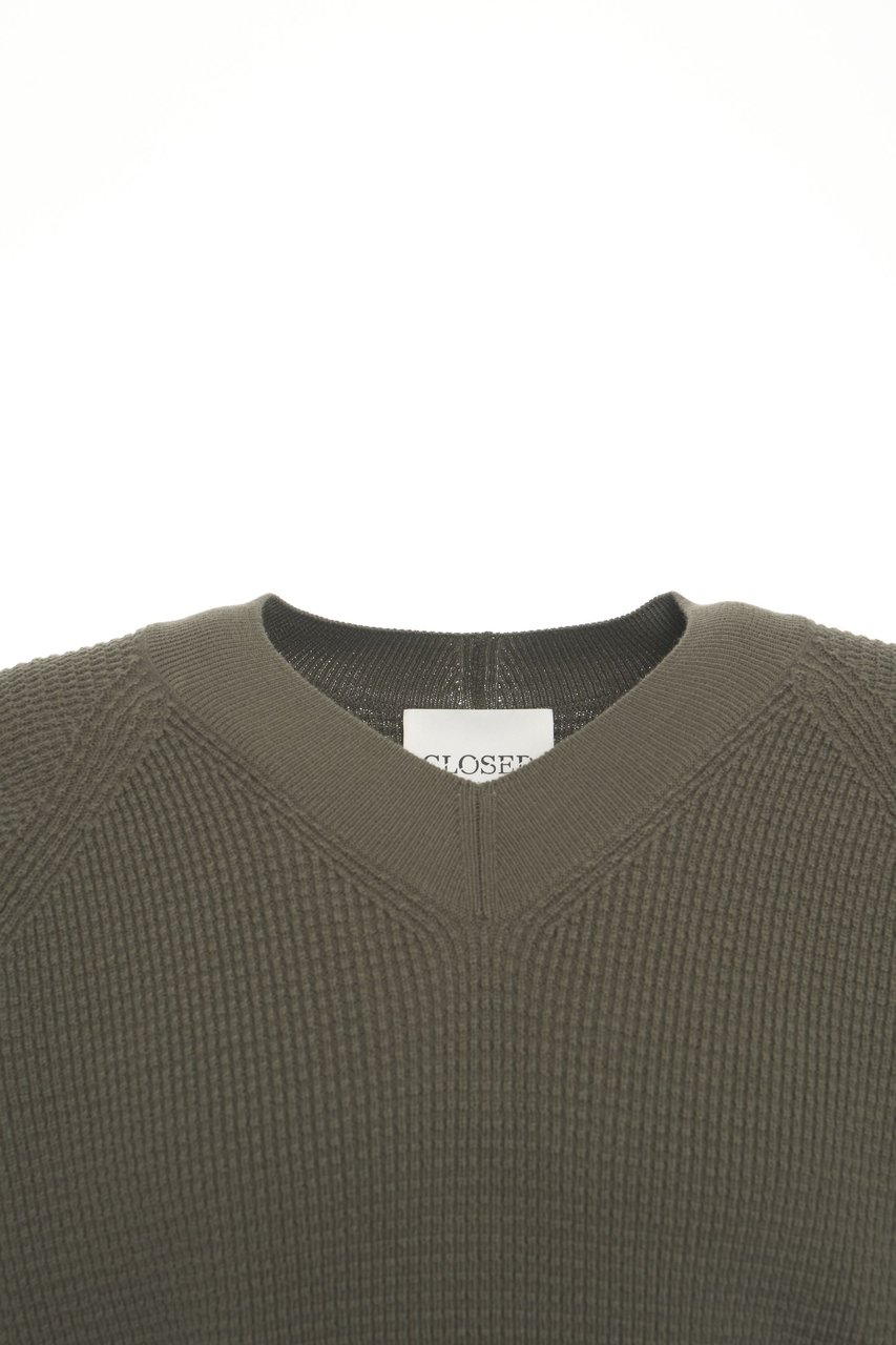 Closed Knit sweater with V-neck Groen