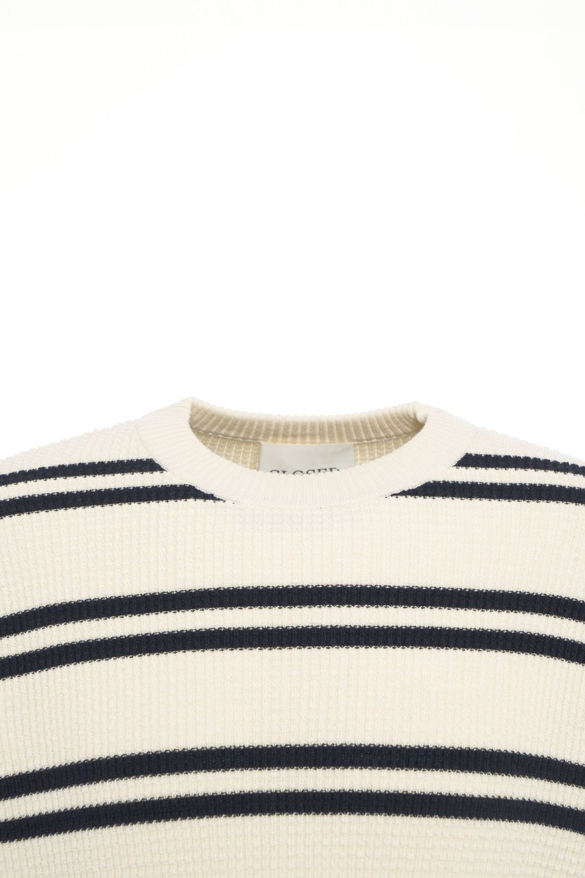 Closed Pullover with stripes Wit